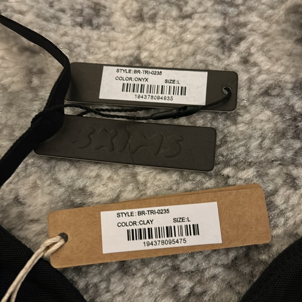 NWT lot of 2 SKIMS wireless crossover Size L - Picture 3 of 3